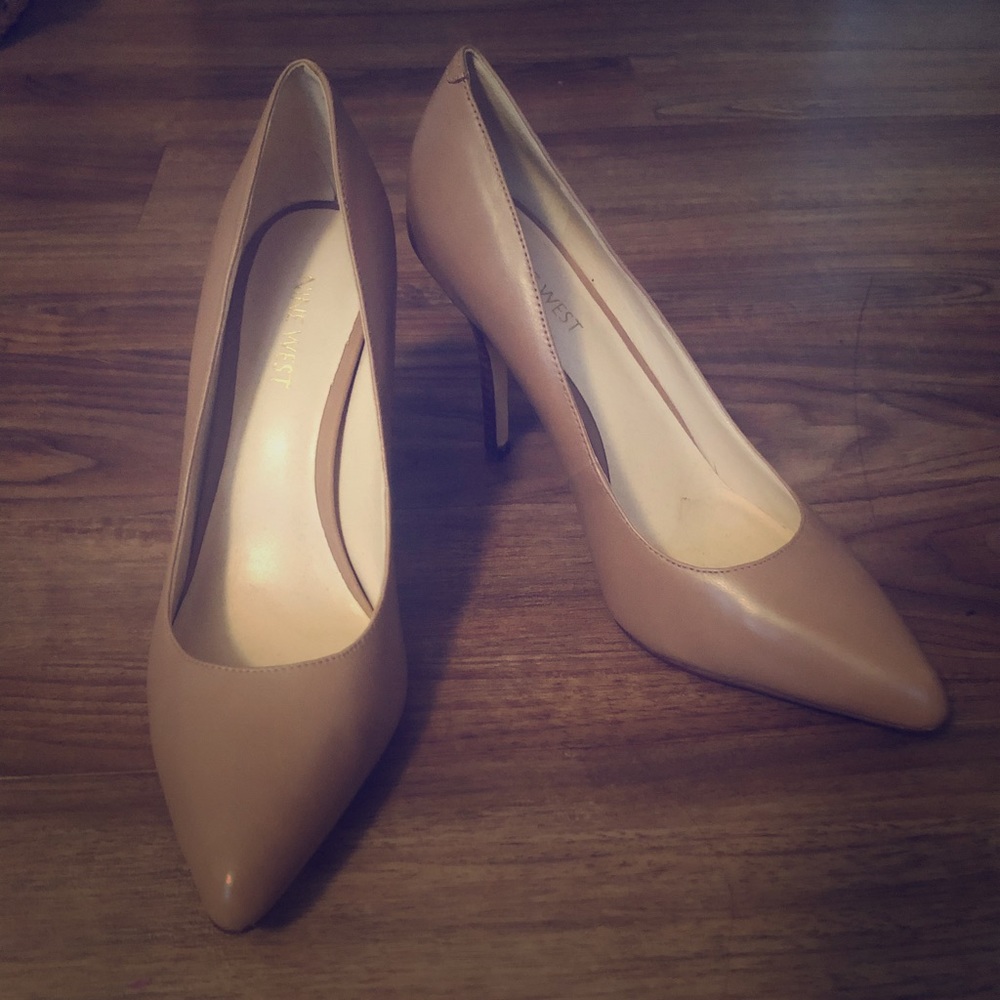 Nine West tan stilettos